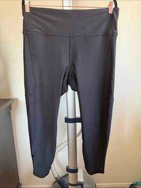 Athleta Black Pacesetter 7/8 Performance Tights